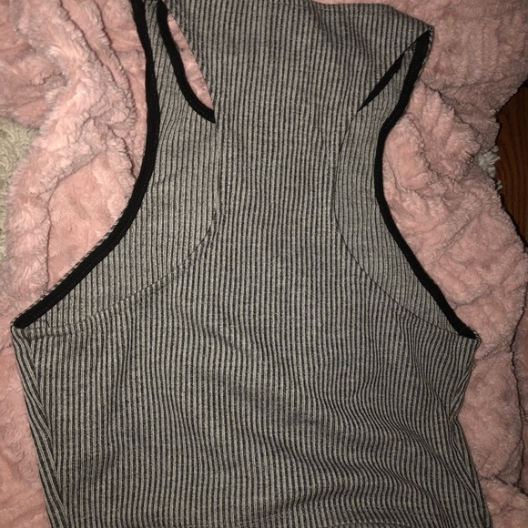 Striped Ribbed Crop Top - Picture 3 of 4